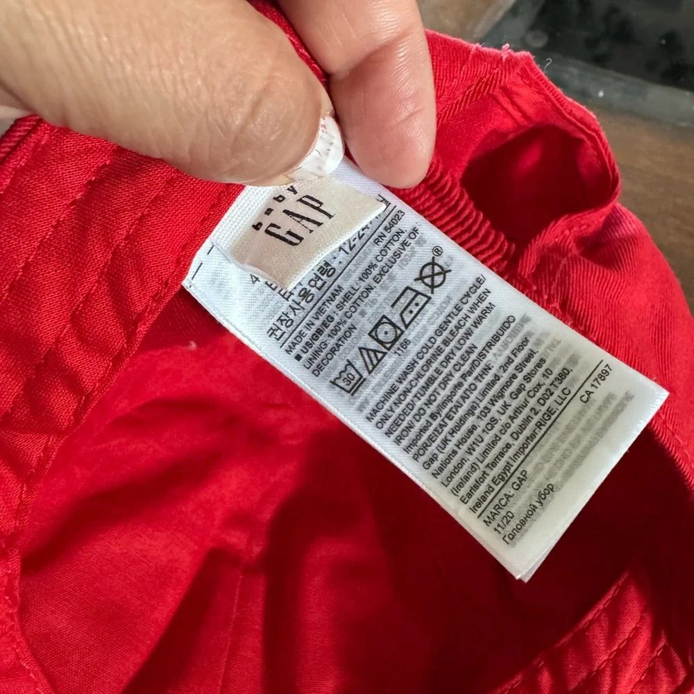 GAP vibrant red