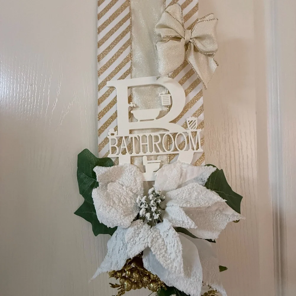 Holiday Wreath holiday bathroom