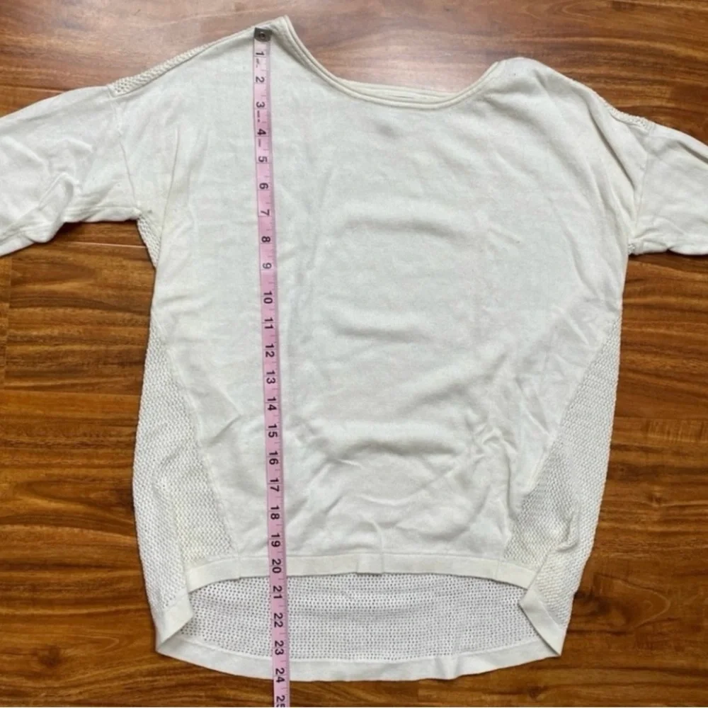 3/$25 Banana Republic Women Cream Perforated Back Knit Sweater Size Small Preppy