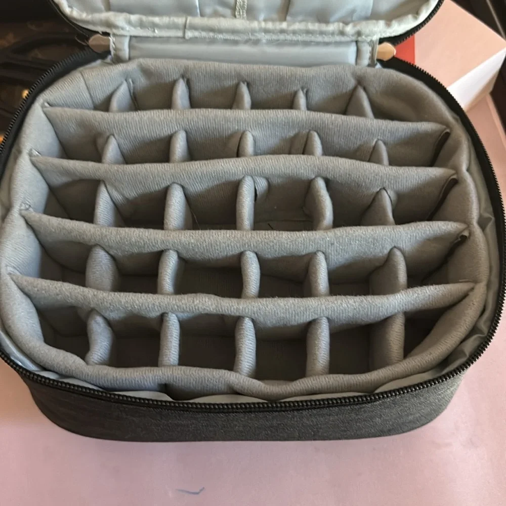 Luxja holds 30