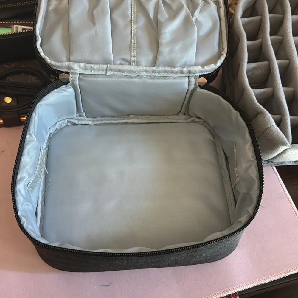 Luxja holds 30