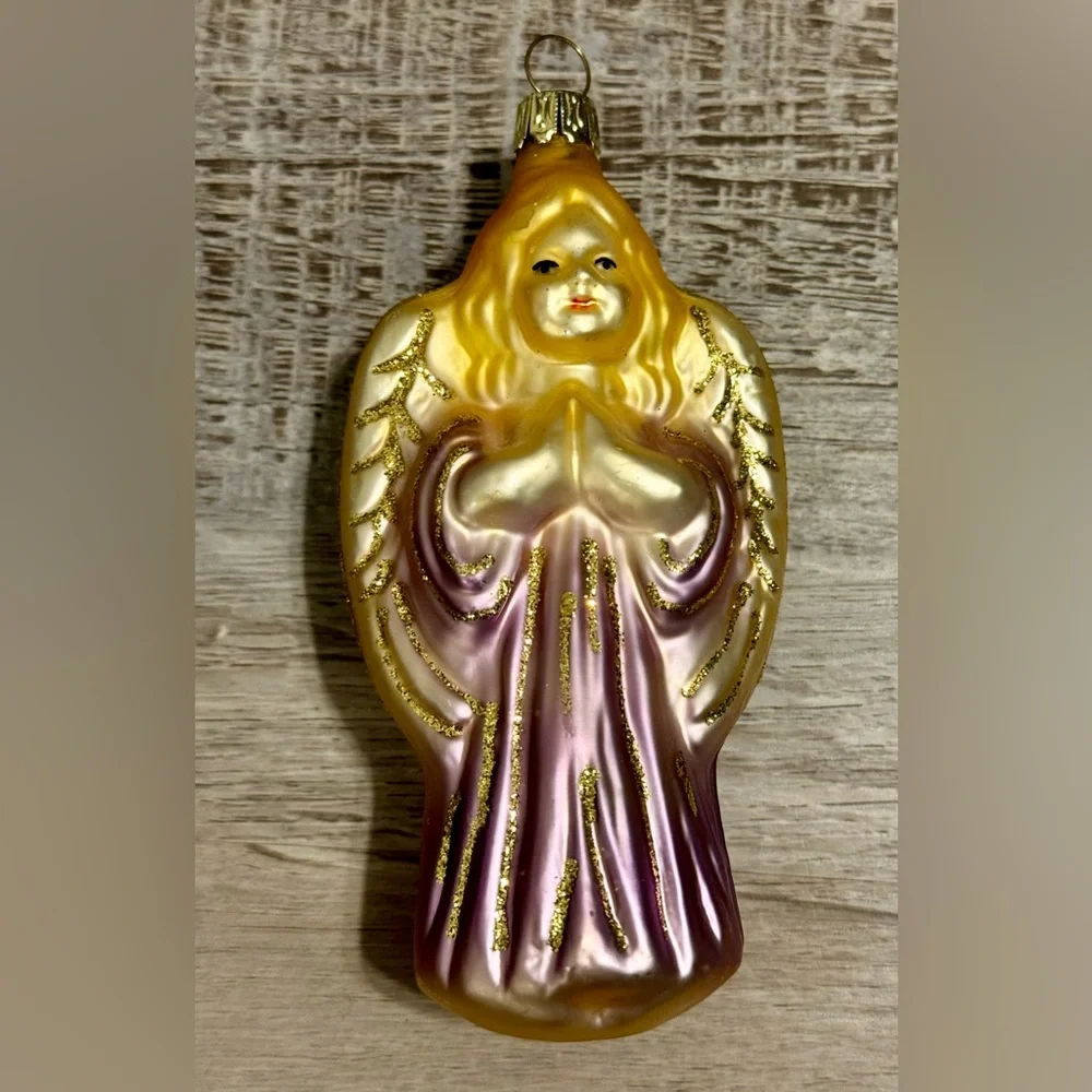 N/A pink praying