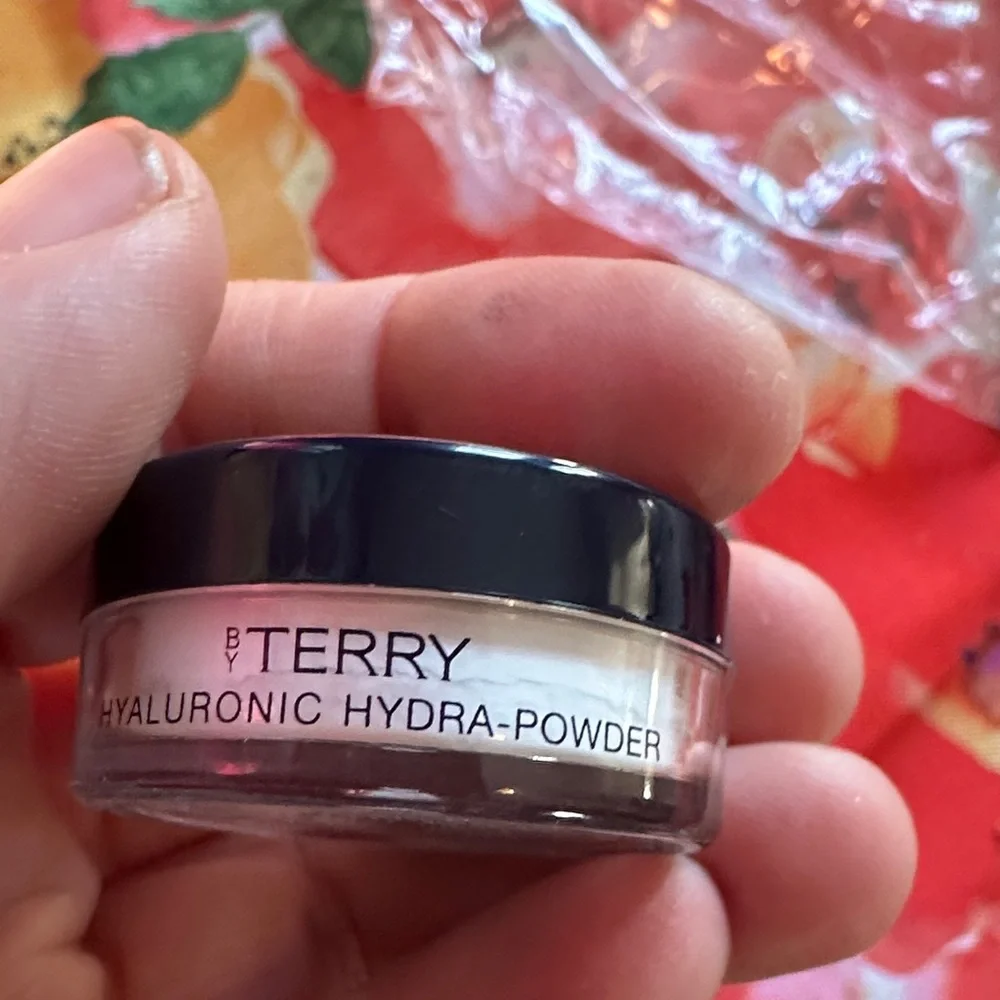 By Terry Hyaluronic Hydra-Powder. 1/order