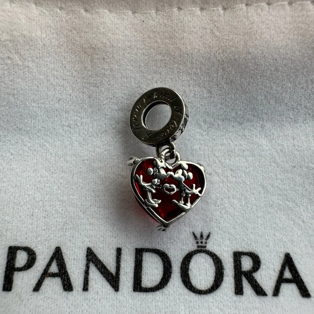 Pandora ✨heart dangle