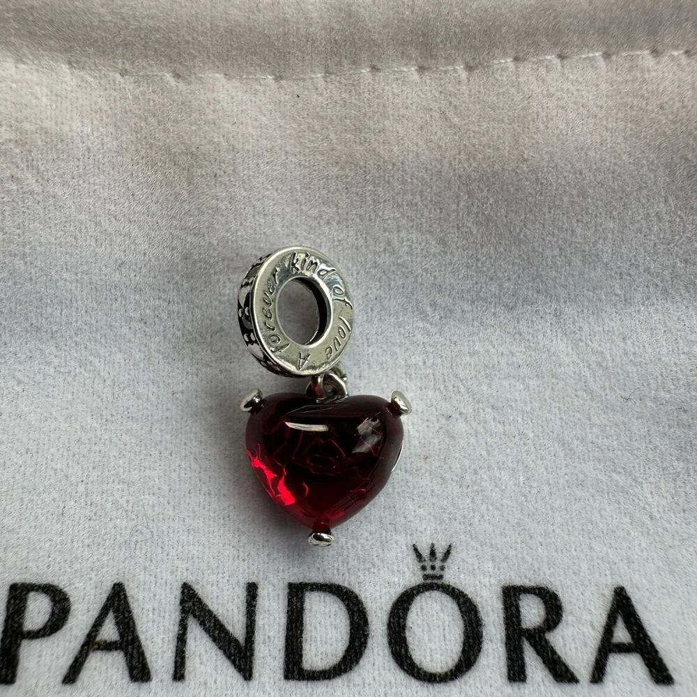 Pandora ✨heart dangle