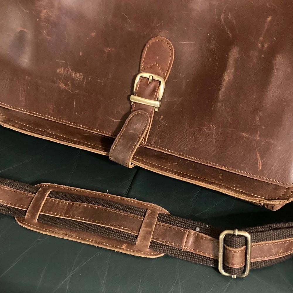 N/A this briefcase