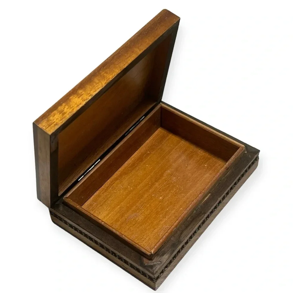 Vintage excellent hinged
