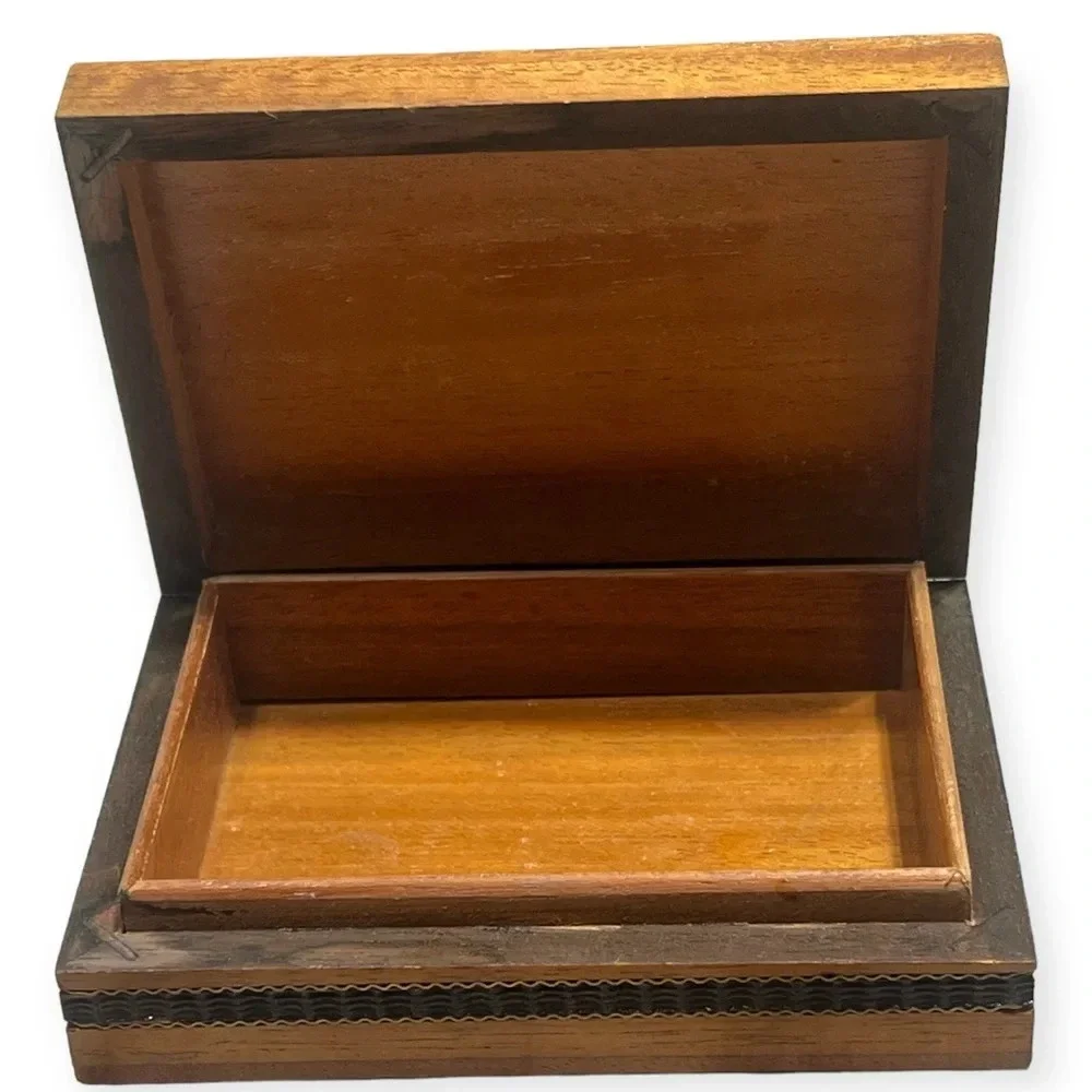 Vintage excellent hinged