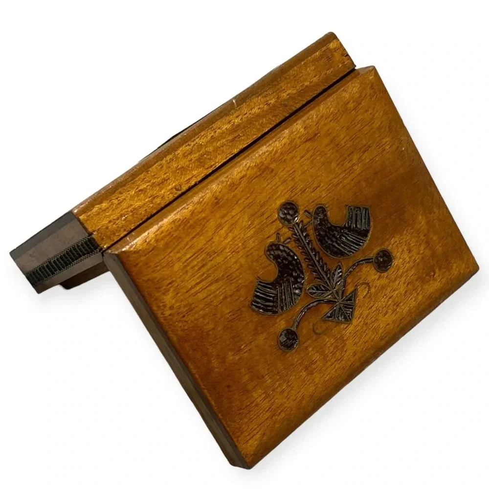Vintage excellent hinged