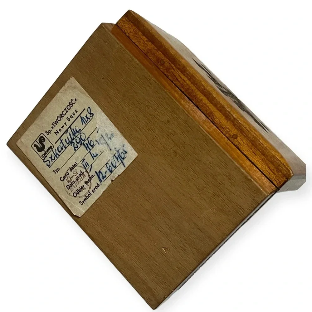 Vintage excellent hinged