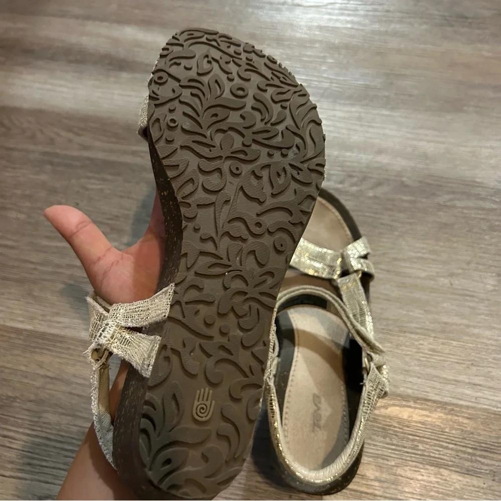 Teva ventura leather