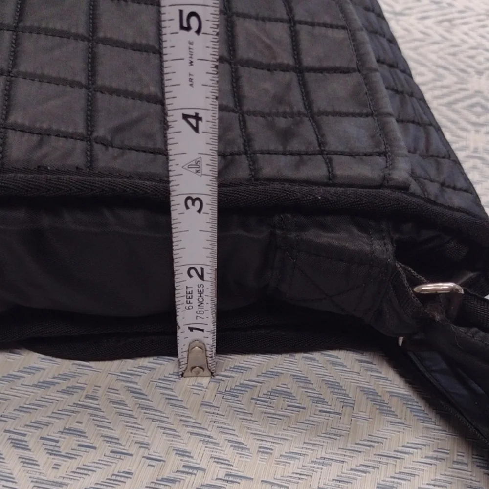 lug sleek versatile