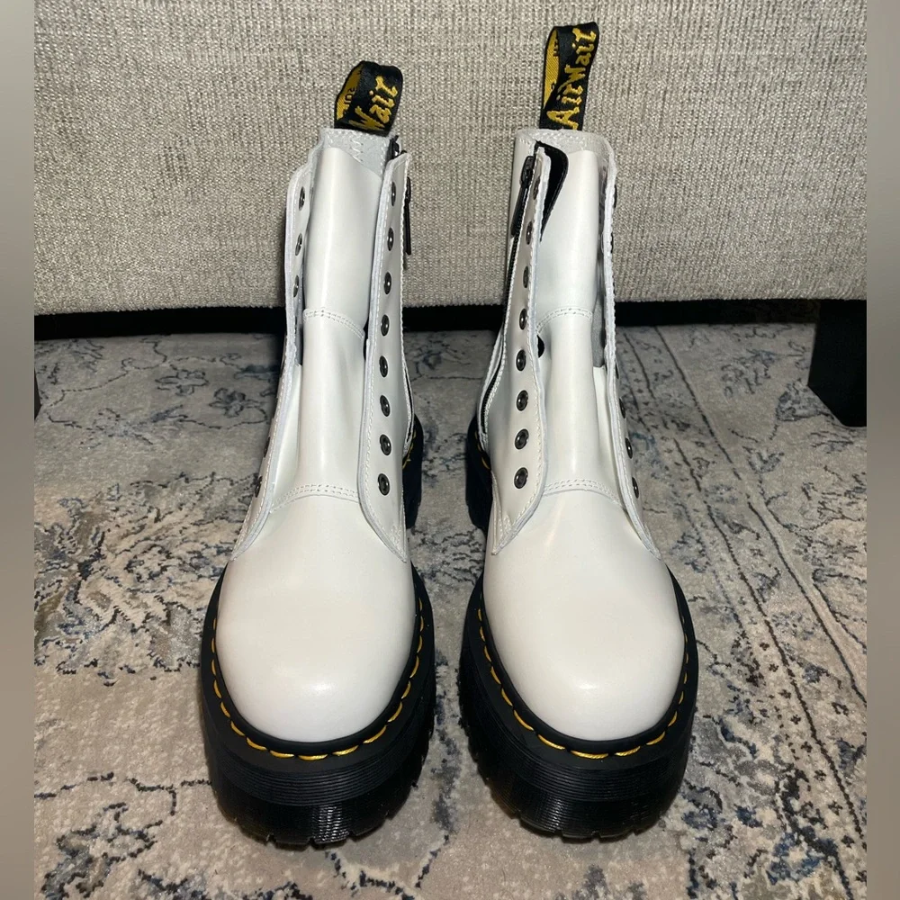 Dr. Martens iteration pull runs