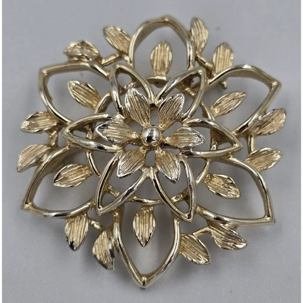 Vintage Sarah Coventry Brooch Pin Pendant Gold Tone Flower Jewelry Signed