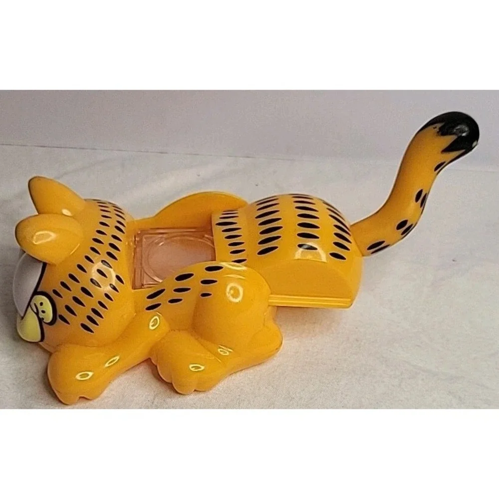 N/A garfield magnifying