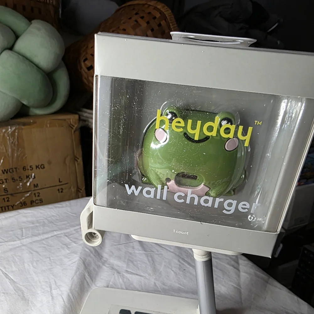 Heyday Green Frog Wall Charger