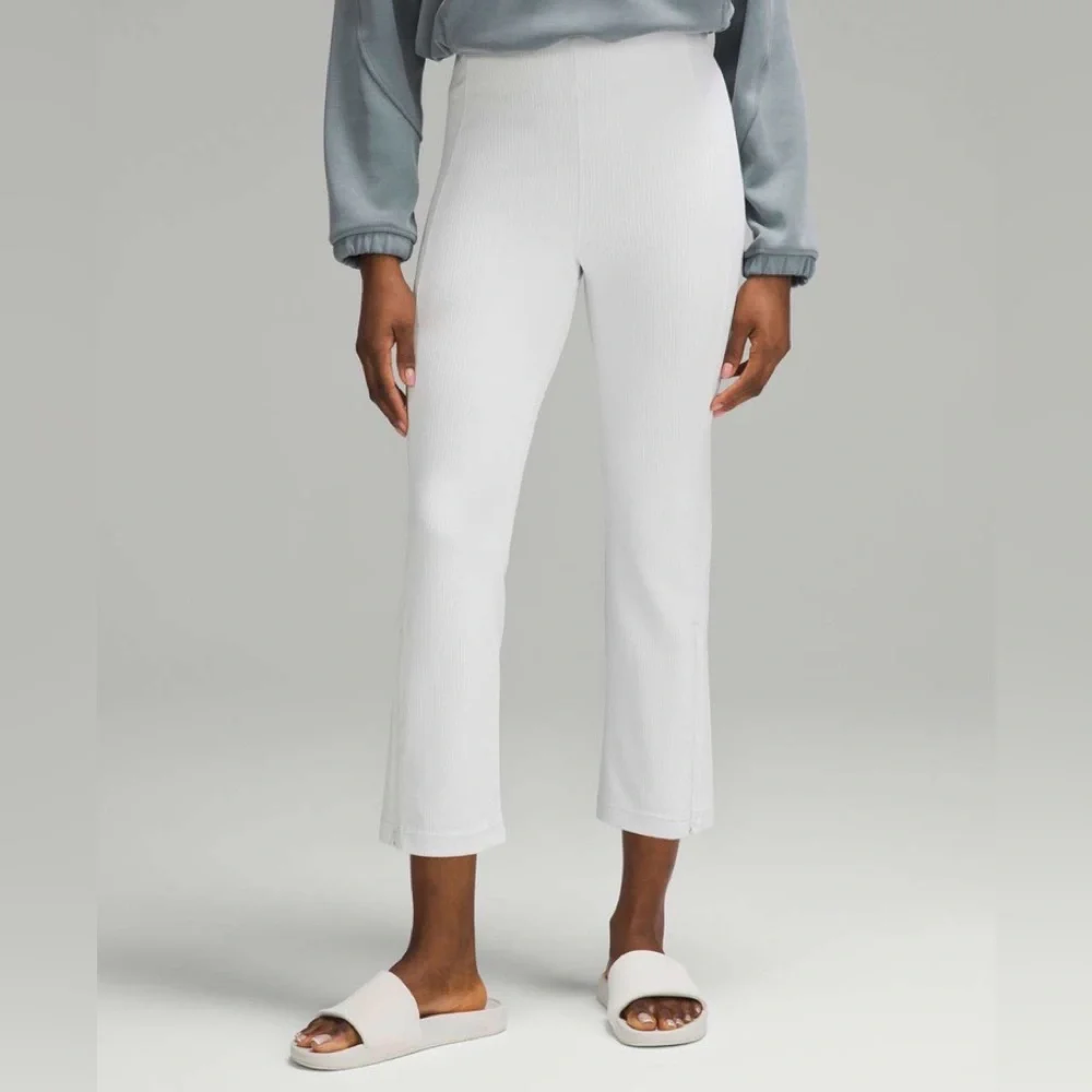 Lululemon Ribbed Softstreme Zip-leg HR Crop 25”