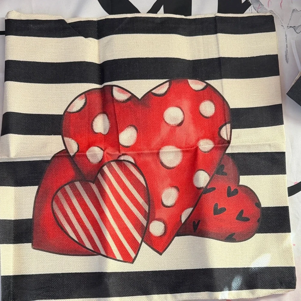 N/A cream pillow