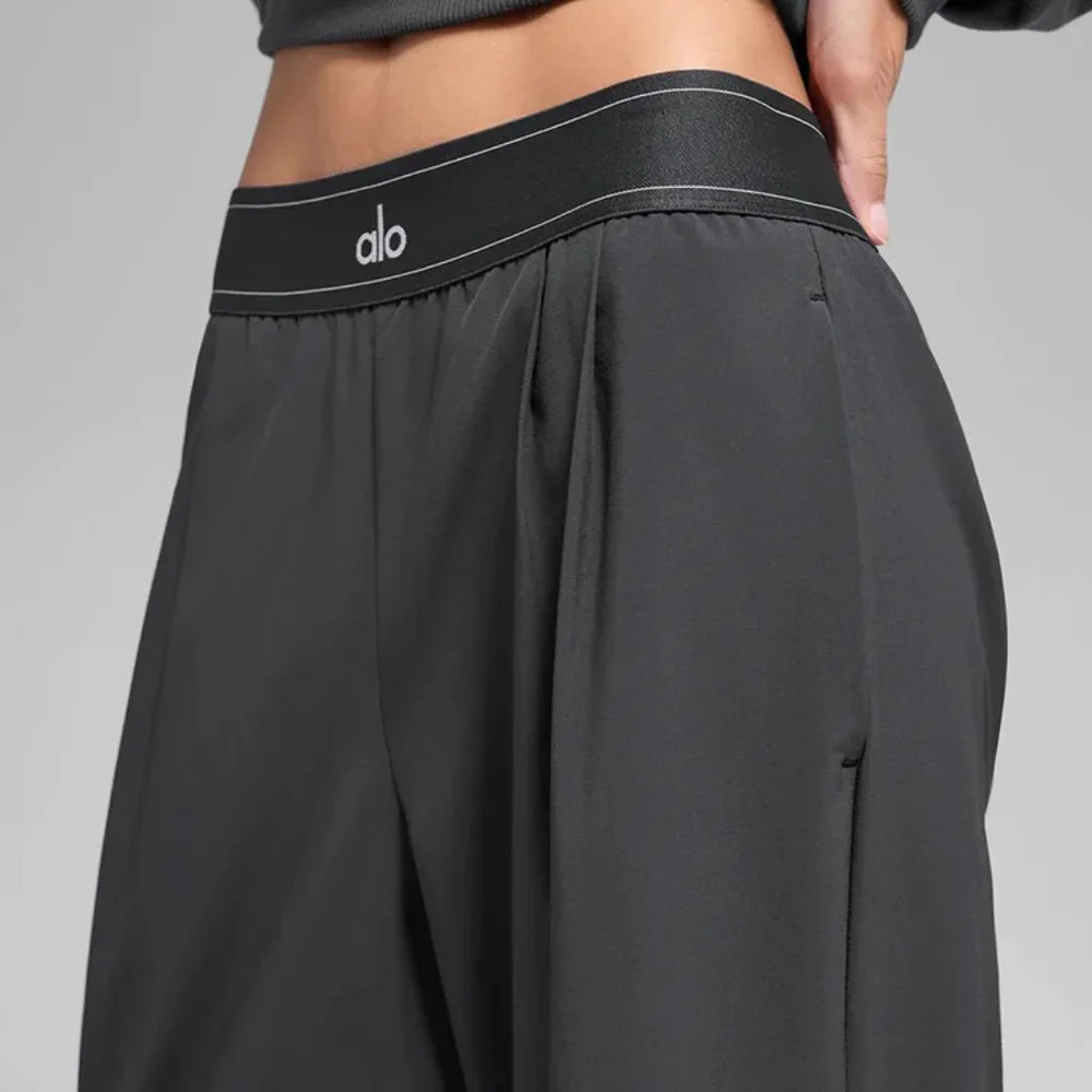 ALO Yoga side pockets