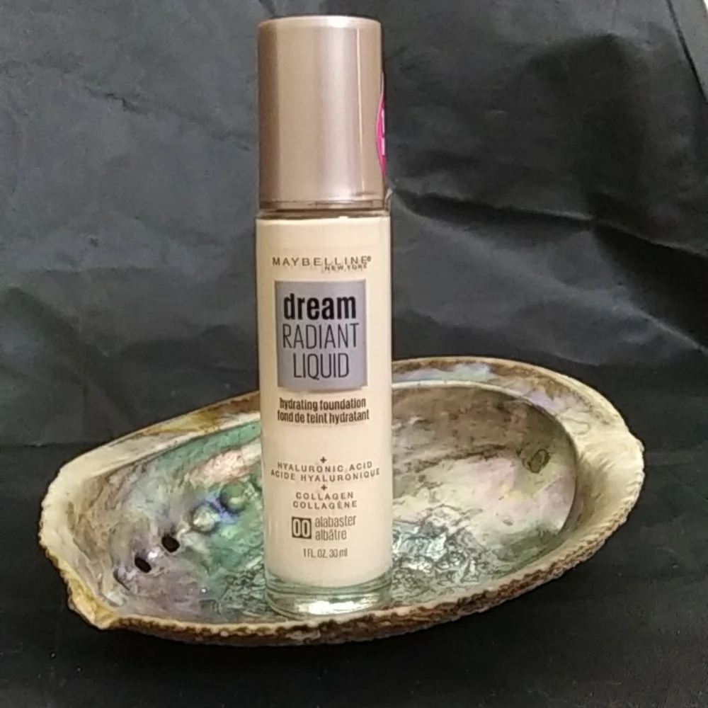 Maybelline Dream Radiant Liquid Foundation Shade 00 Color Alabaster