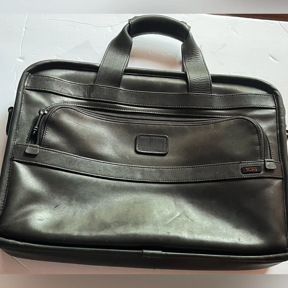 Tumi sleek functional