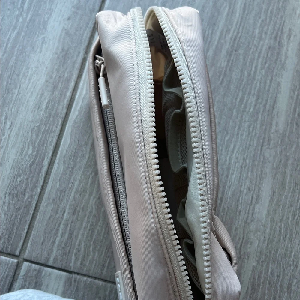 N/A stylish beige