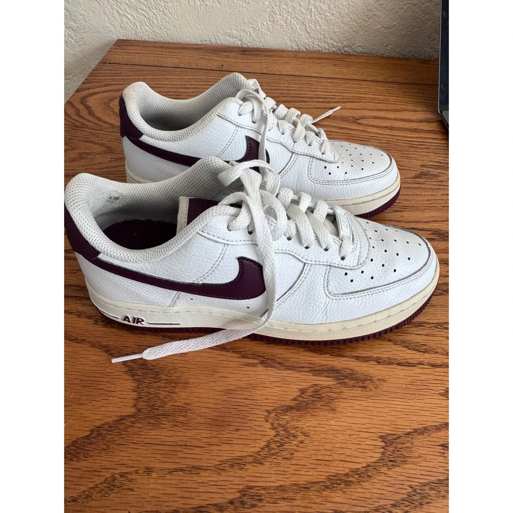 Nike‎ Air Force 1 Low White Burgundy Leather Sneakers Womens Size 7