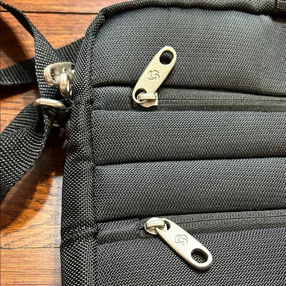 Samsonite sleek durable