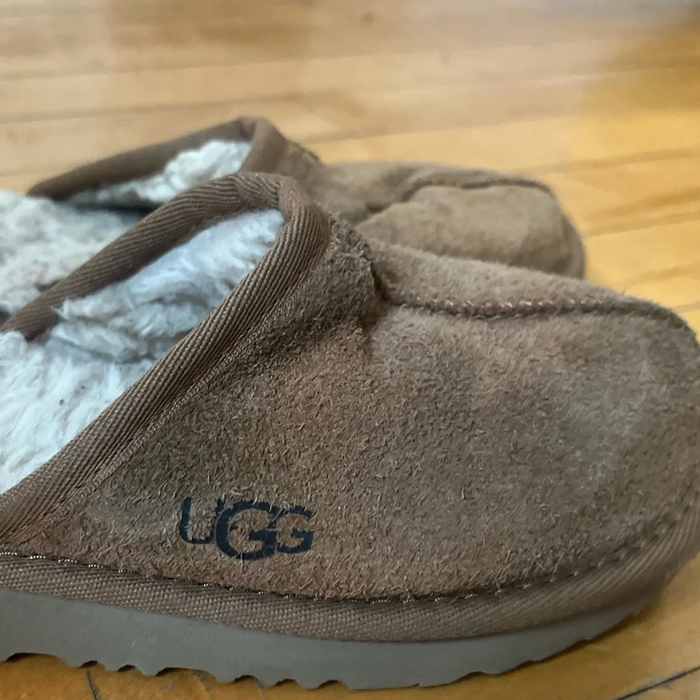 UGG Brown Suede Slippers Kids' Keegan Slide In Chestnut size 1 UC trending