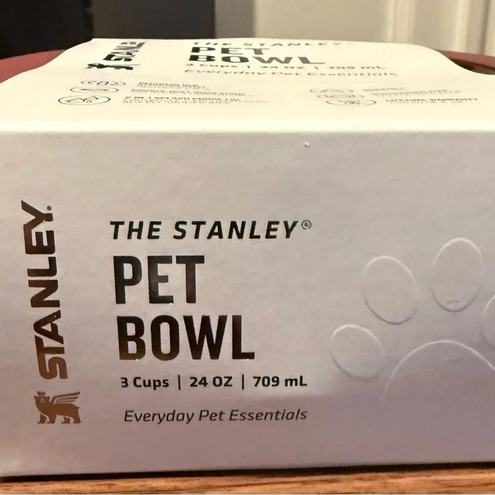 Stanley red pet