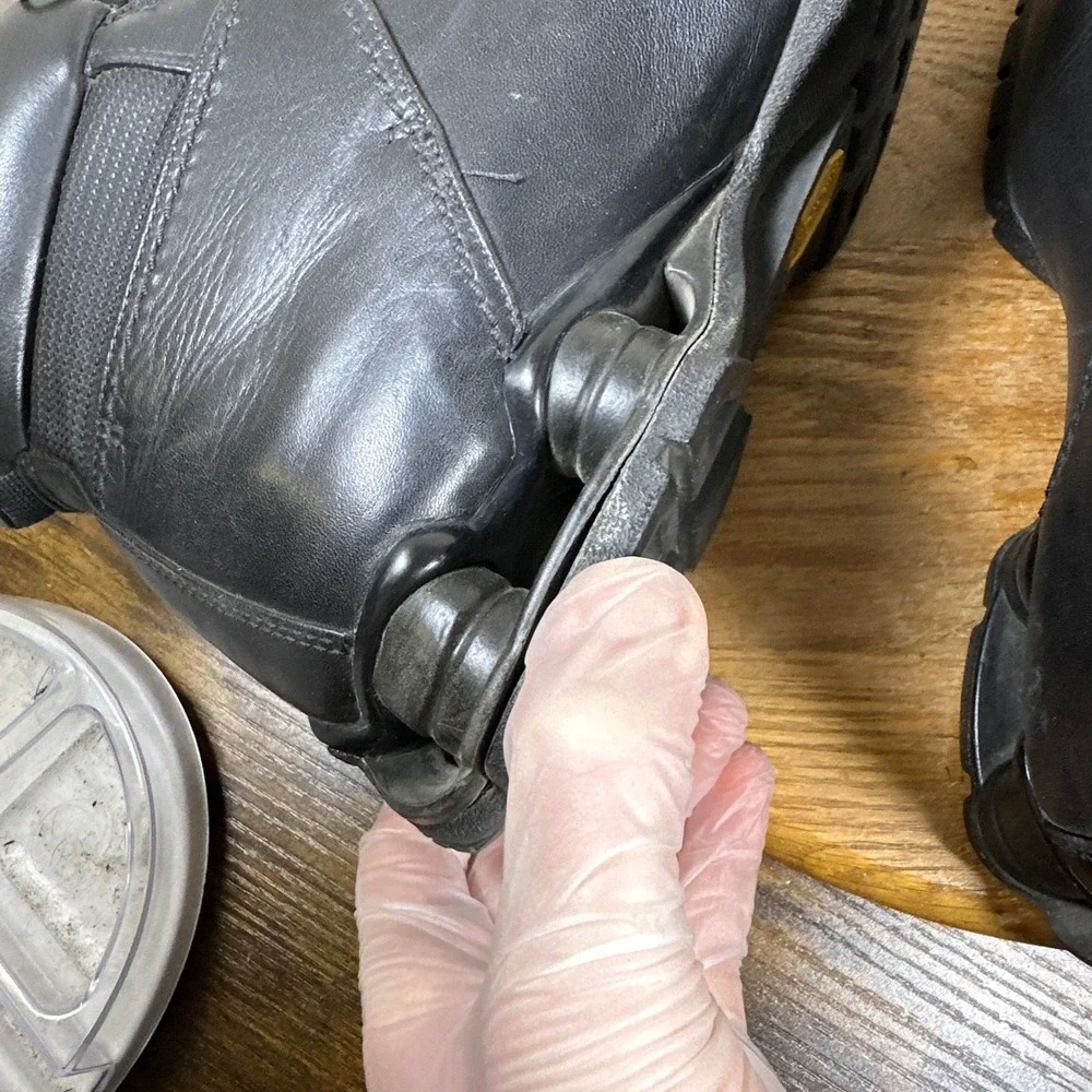 Nike Shox Neo Mens Black Leather Waterproof Hiking Boots Size 7 308659-016