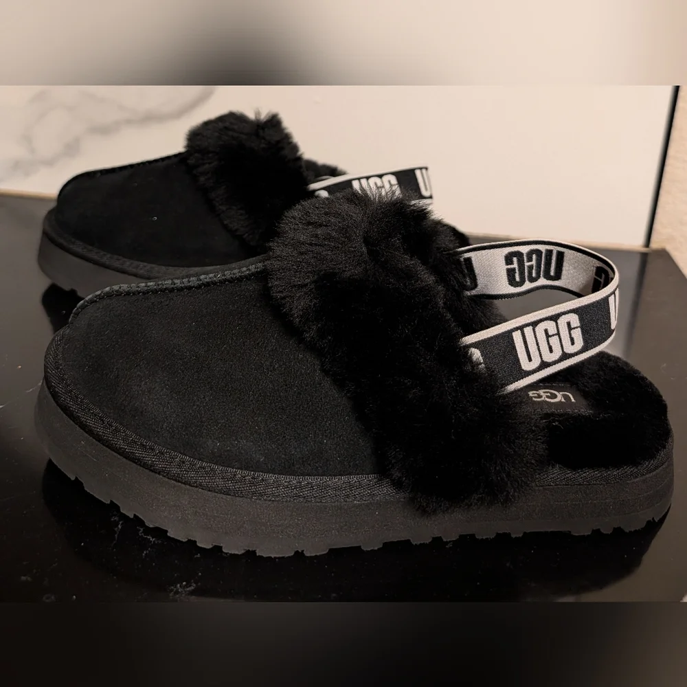 UGG cozy black