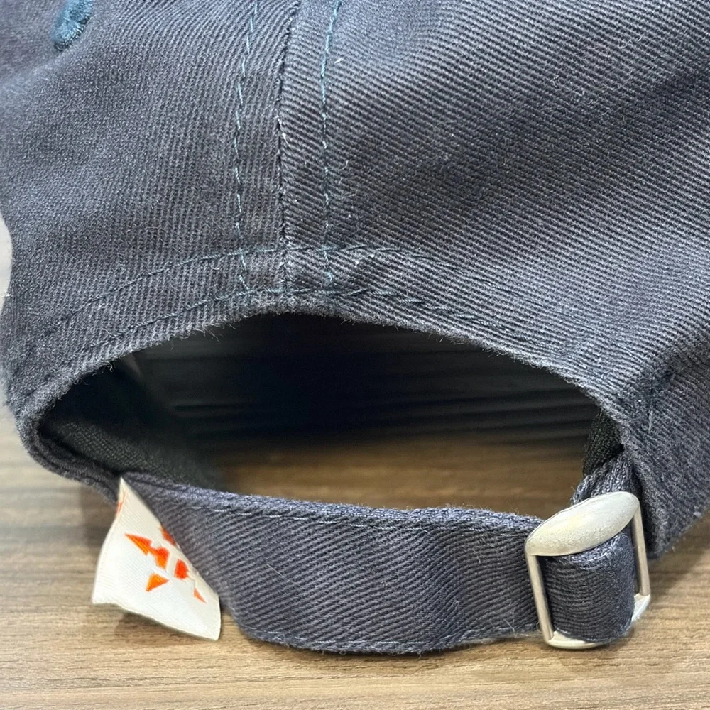 MLB signs hat me