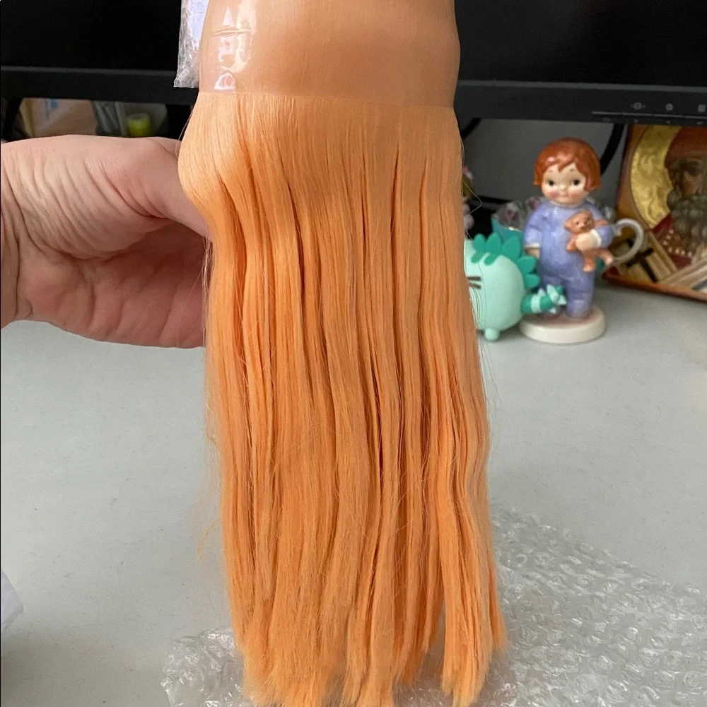 Blythe features inch hair