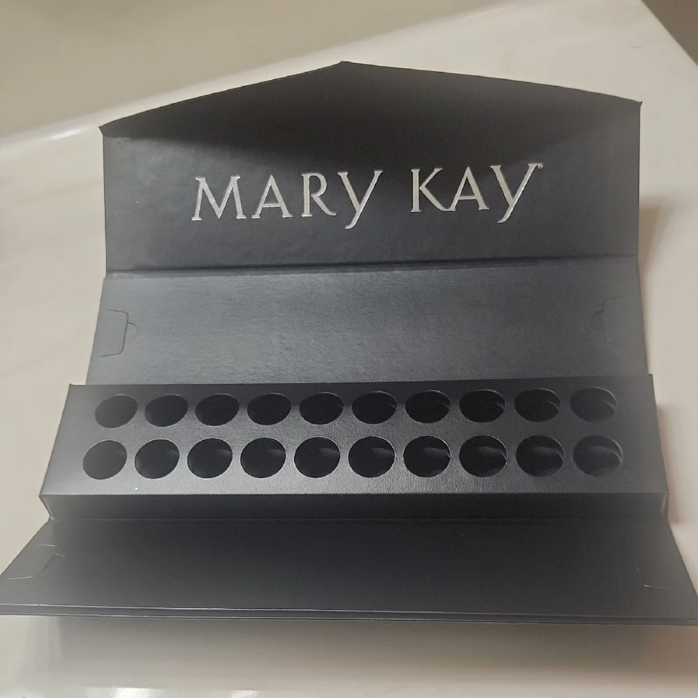 Mary Kay logo ideal holds