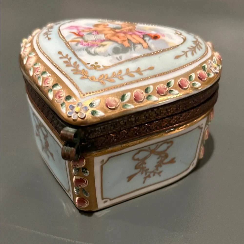 Heart-Shaped Porcelain Trinket Box