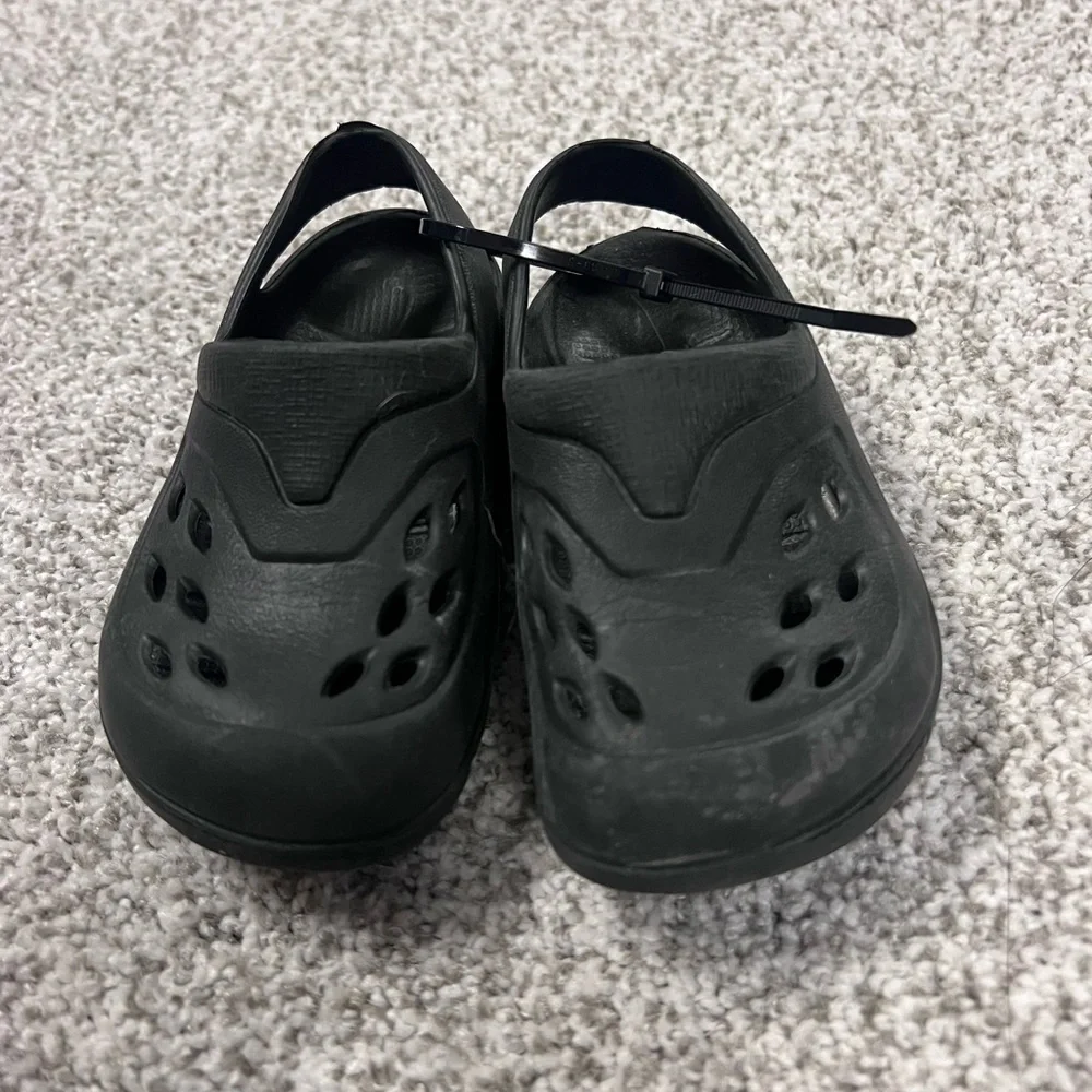 N/A lightweight sandals