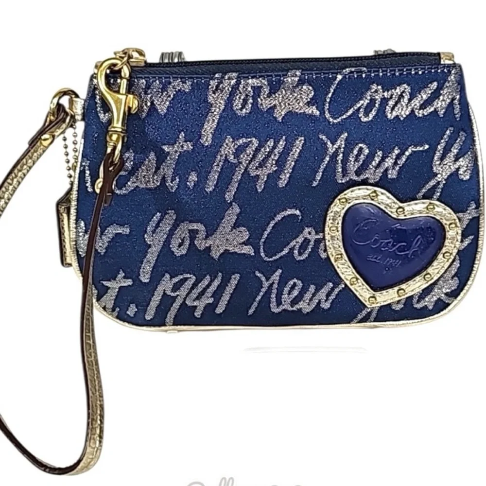 COACH 1941 NEW YORK LOVE HEART WRISTLET NAVY & GOLD METALLIC