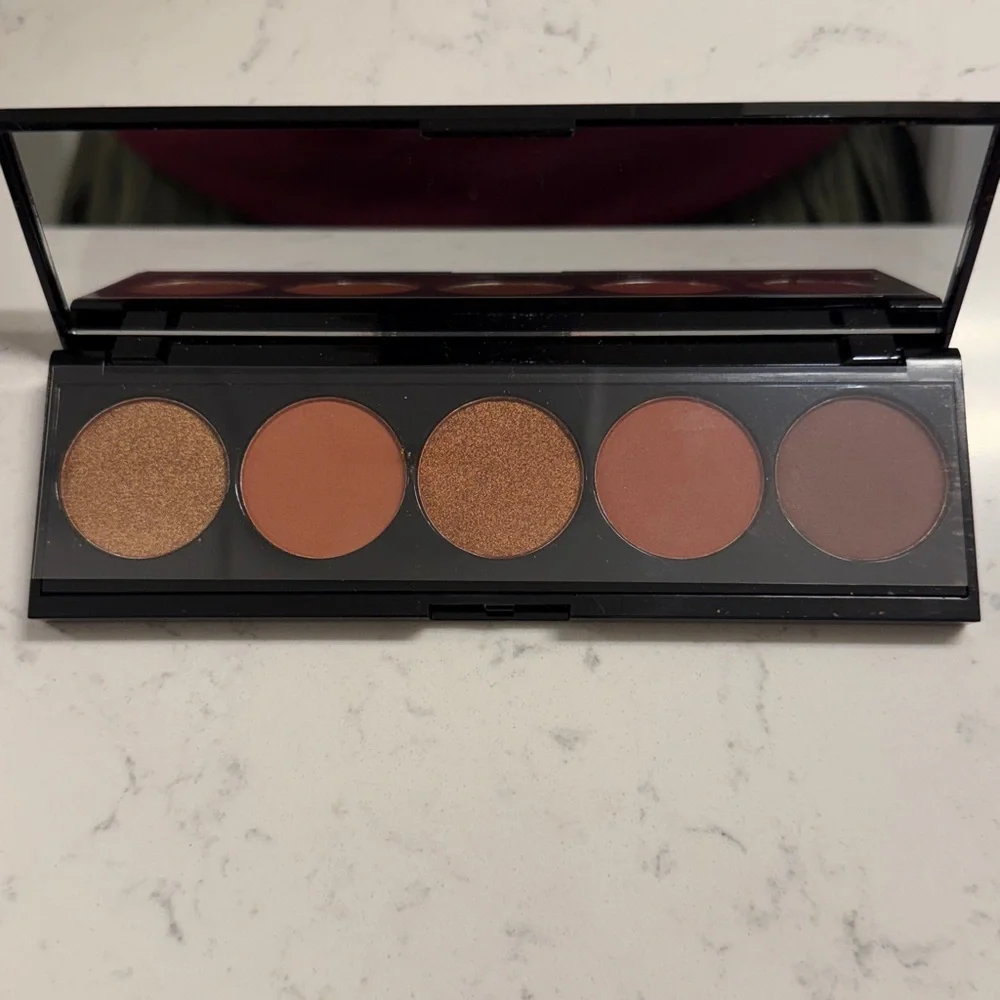 Laritzy artistry palettes
