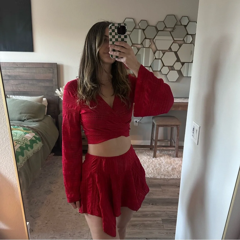 Dippin Daisys stylish red