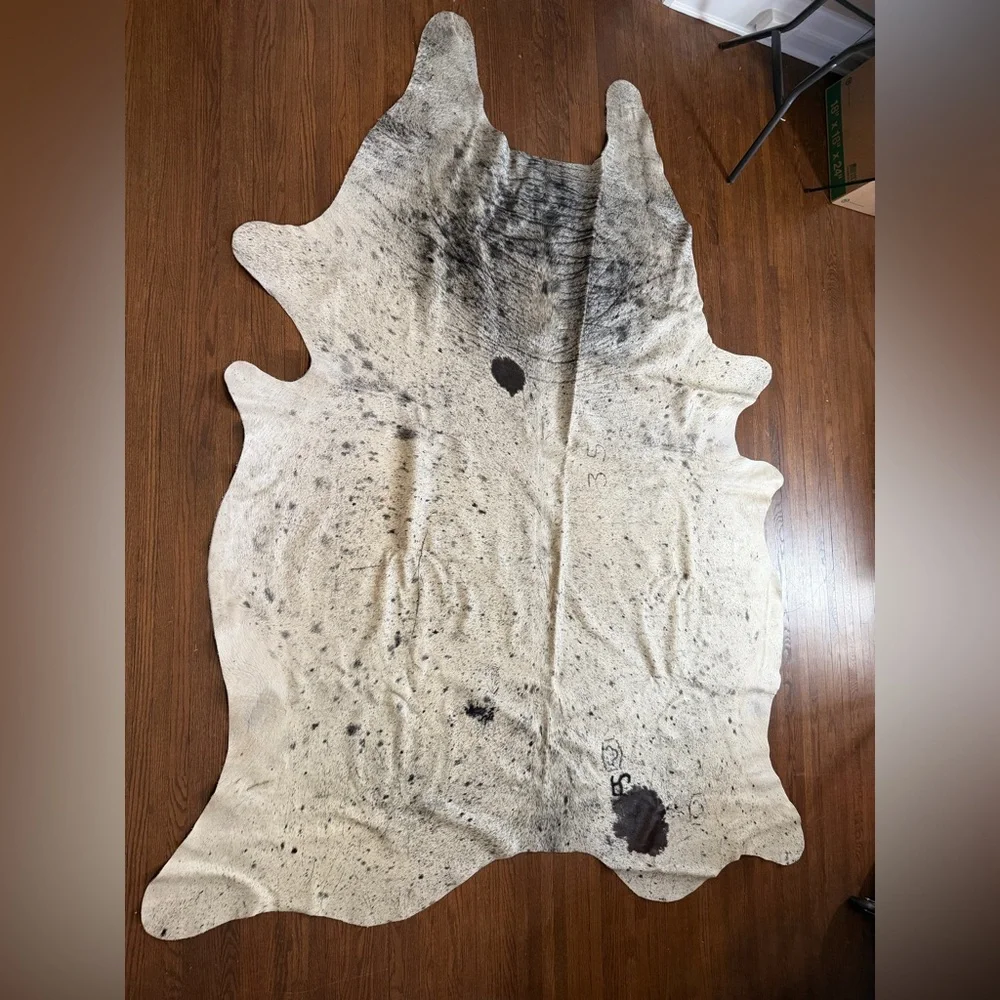 Natural Texas Cowhide Rug in Black and Cream