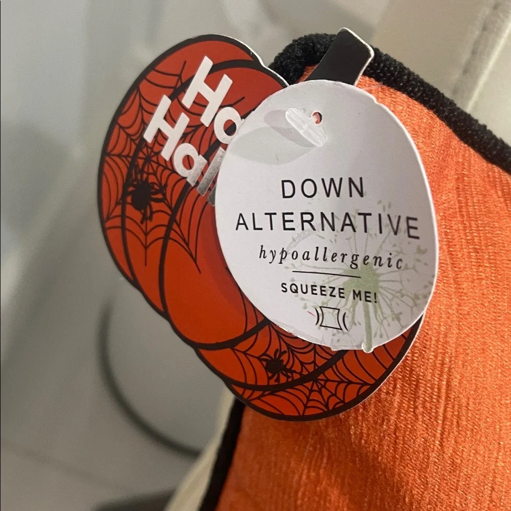 Haunting Halloween nwt haunting