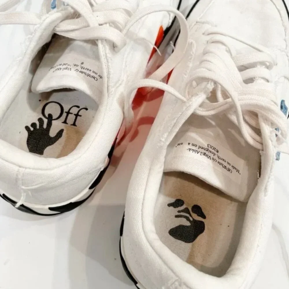 OFF WHITE Vulcanized Low White Black Logo Sneakers 39/US 9