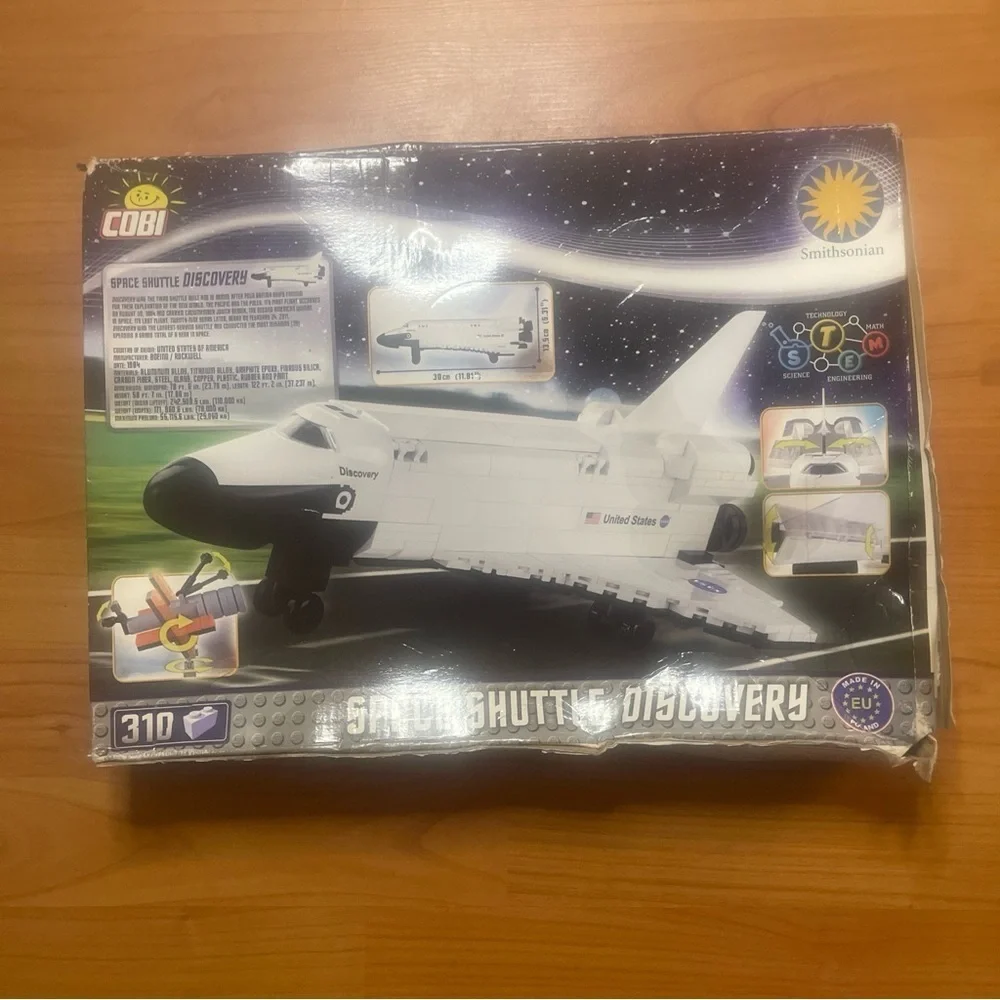 Cobi explore wonders