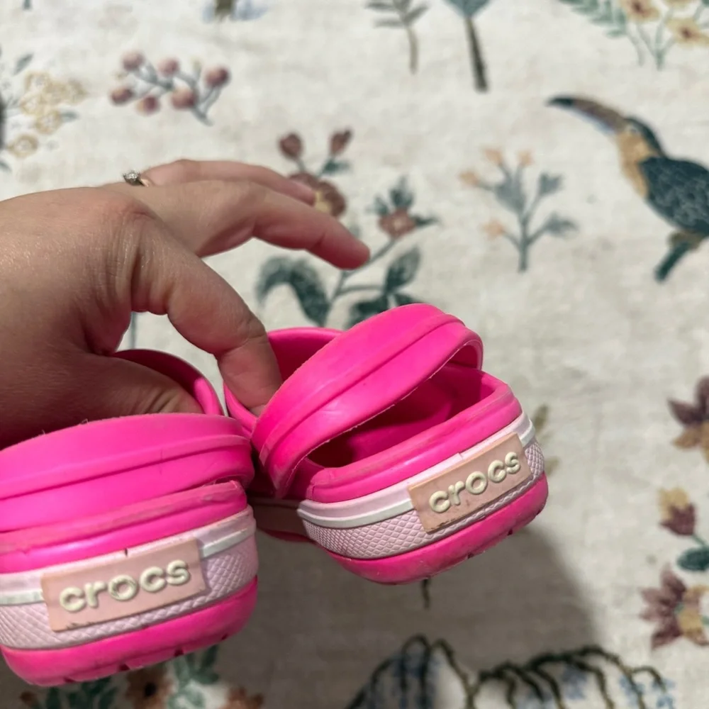CROCS bright pink
