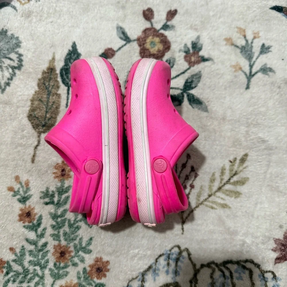 CROCS bright pink