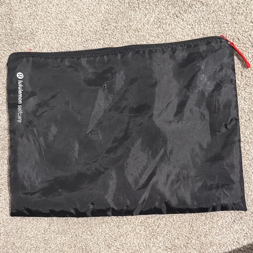 lululemon athletica vibrant pouch perfect