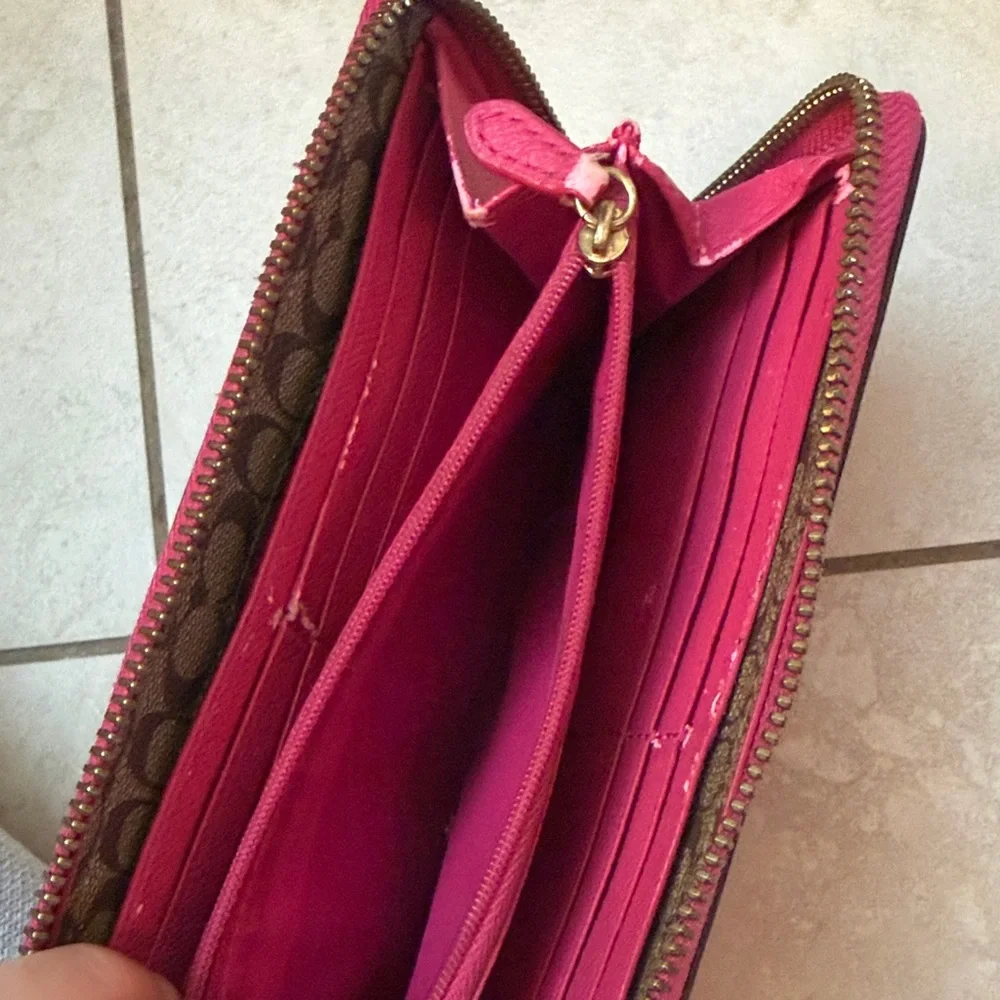 Coach vibrant fuchsia