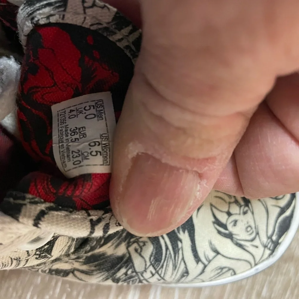 Vans X Marvel Old Sckool sneakers sz 6.5 women’s