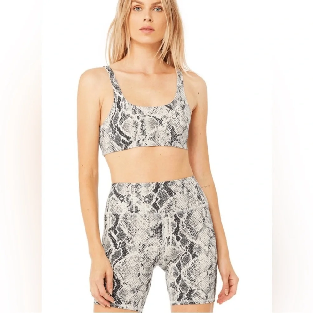 ALO Yoga elevate your